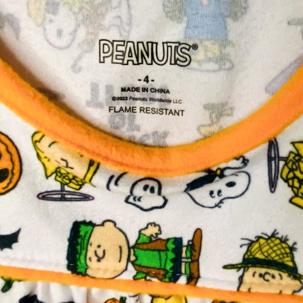 PEANUTS Halloween Flannel Long Sleeves Ruffled Hem Nightgown Girl’s Size 4 - Picture 3 of 4